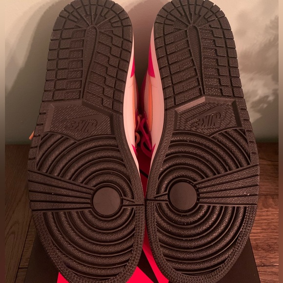 Nike Air Jordan 1 ‘Light Fusion Red’ - Picture 7 of 11